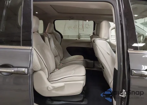 2018 Chrysler Pacifica Hybrid Limited z USA, uszkodzony, nr VIN 2C4RC1N72JR130895